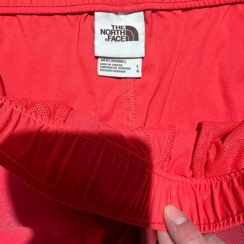 The North Face Class V Belted Trunk The North Face Shorts Large Retro Orange